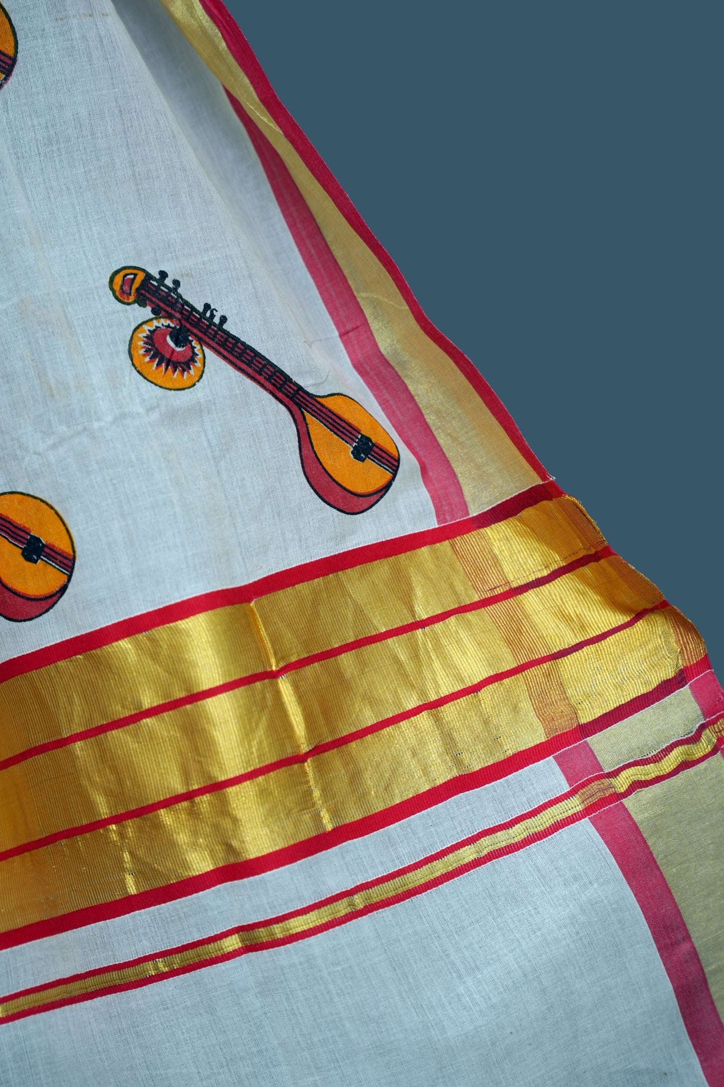Erthnik™ Kerala Cotton Saree – Veena Motif with Red & Golden Kasavu Border